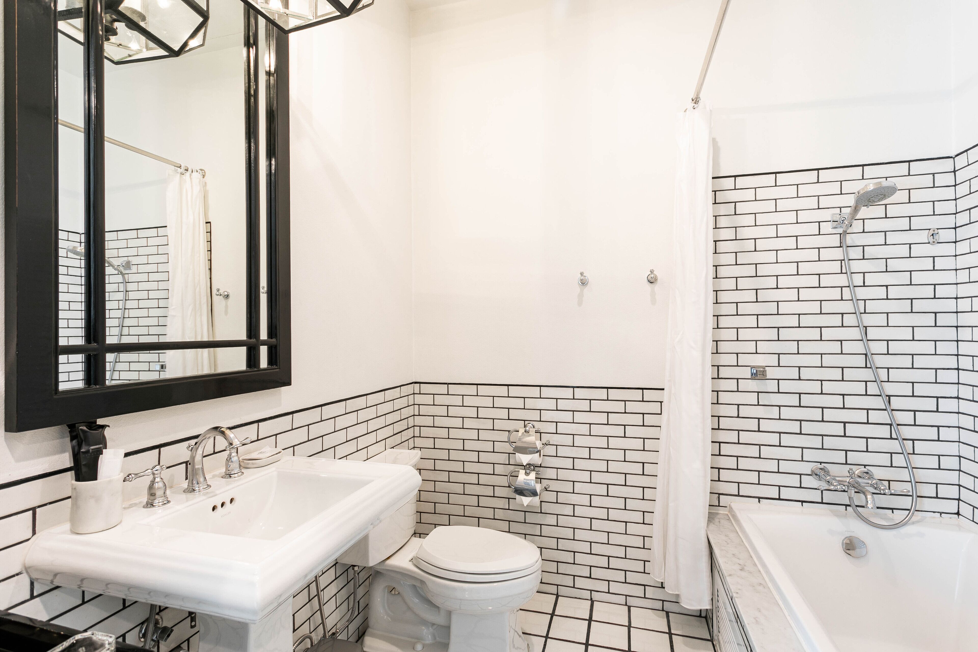 Photo - 99 The Heritage Hotel