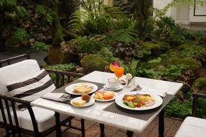 Tägliches inbegriffenes nach Wunsch zubereitetes Frühstück