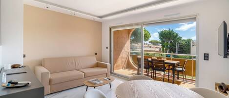 Deluxe Penthouse, Pool View | Living area | Flat-screen TV