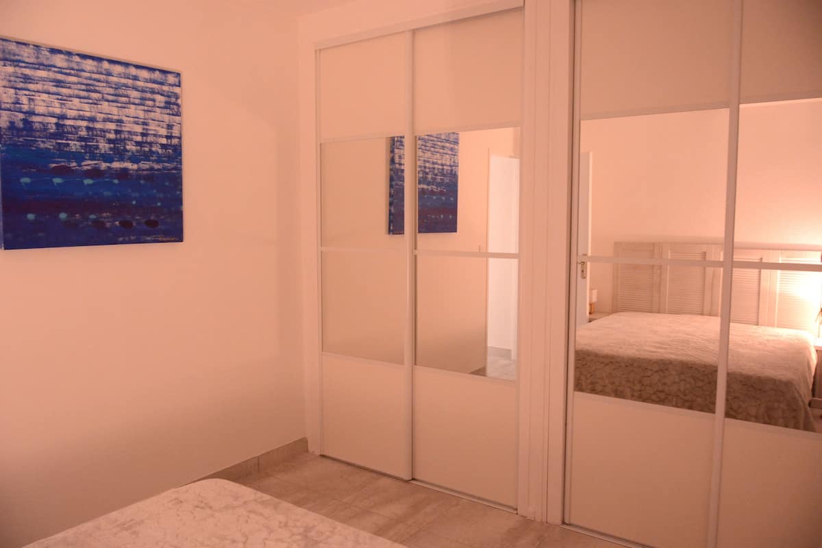 Departamento, 1 habitación, vista al jardín | 1 habitación, camas con efecto memoria y insonorización