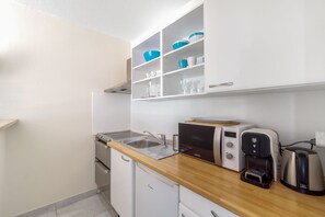 Microwave, oven, stovetop, dishwasher - Eden Azur (Vallauris)