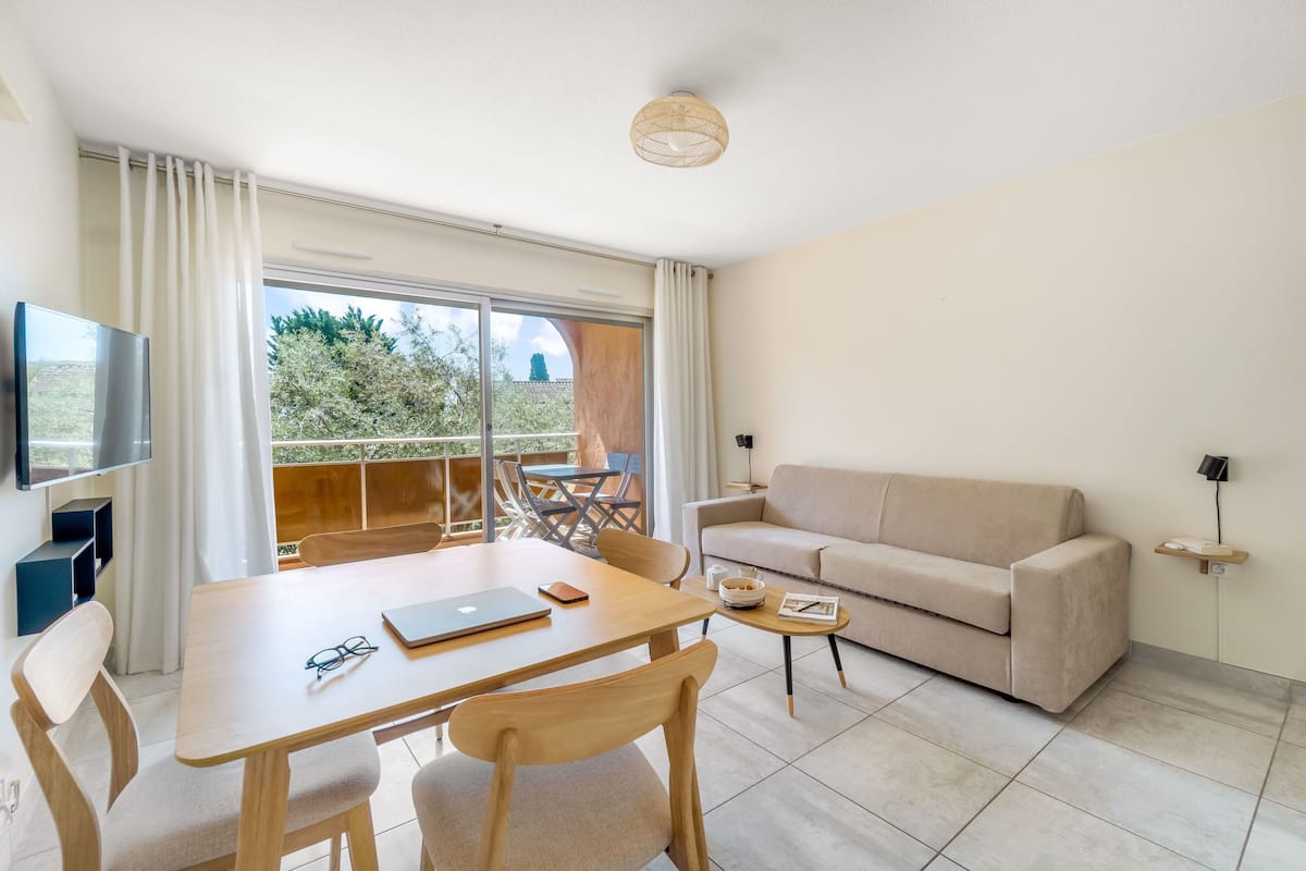 Soundproofing, iron/ironing board, cots/infant beds, free WiFi