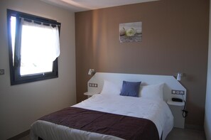 Desk, soundproofing, free WiFi - Hotel l Escale (Sanilhac)