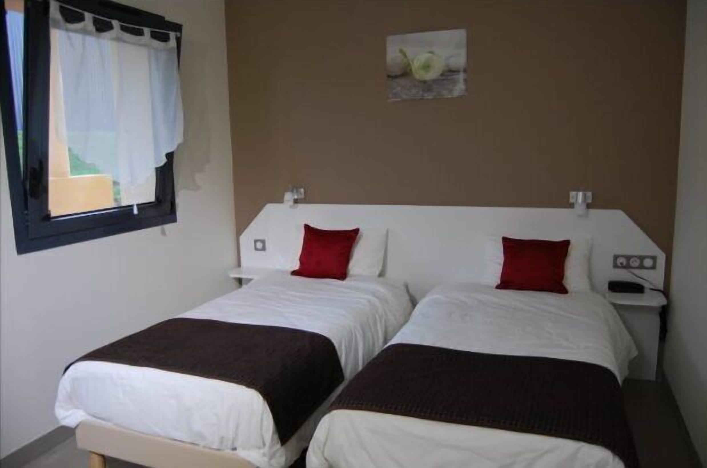 twin room | desk, soundproofing, free wifi