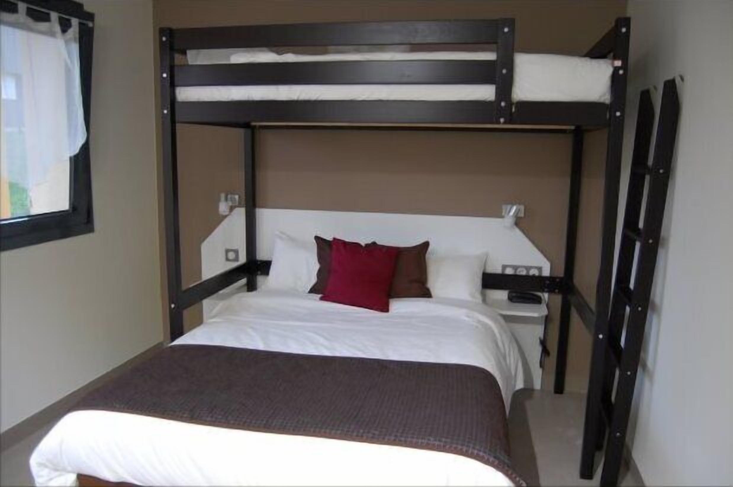 triple room | desk, soundproofing, free wifi