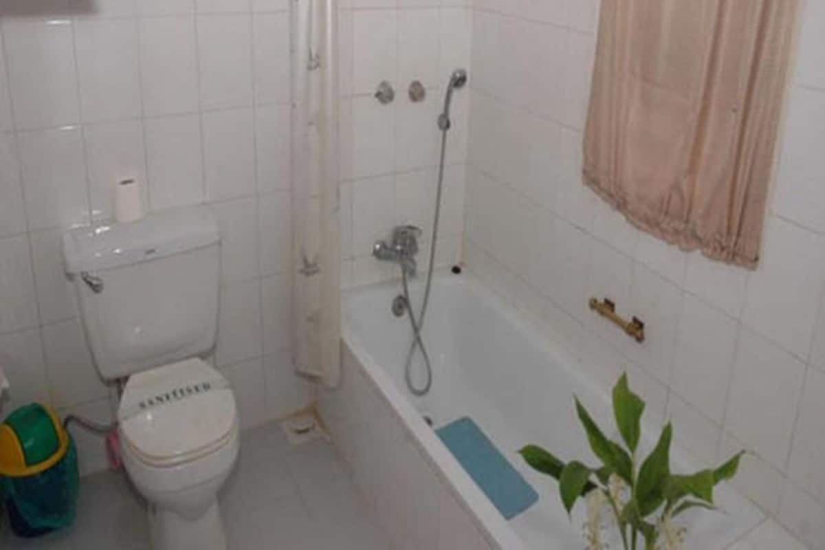 Ücretsiz banyo/kozmetik ürünleri, saç kurutma makinesi, terlik, havlu