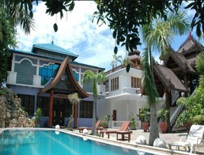 Outdoor pool - Emerald Land Hotel (Mandalay)