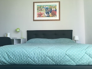 Desk, iron/ironing board, free WiFi - Top Floor (Naples)