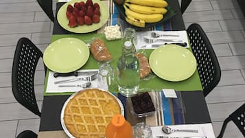 Petit déjeuner préparé sur commande (12 EUR par personne)