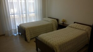 Desk, free cribs/infant beds, free WiFi