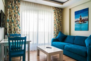 Standard-Apartment | Wohnzimmer | LCD-Fernseher