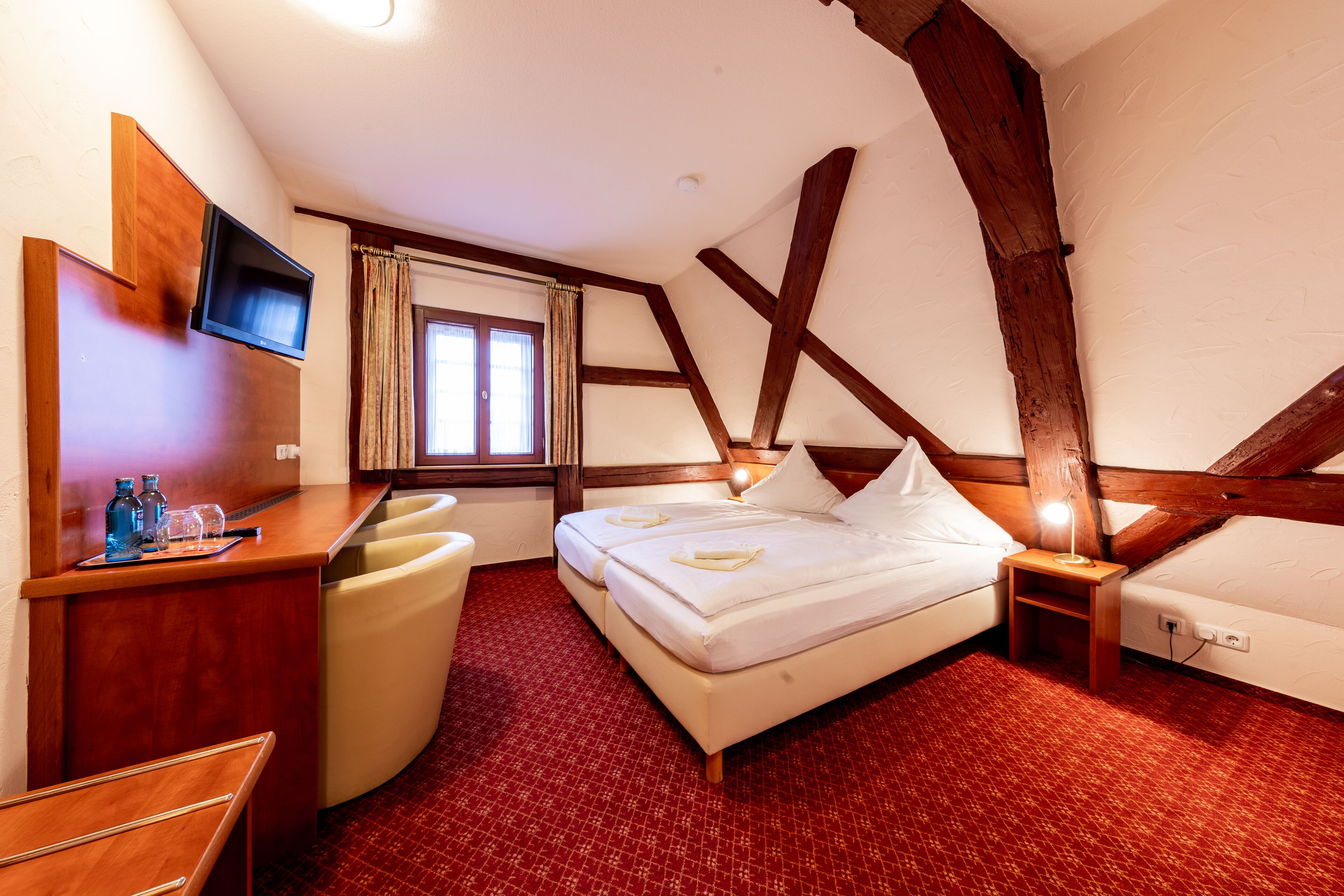 classic double or twin room | hypo-allergenic bedding, individually decorated, desk, laptop workspace