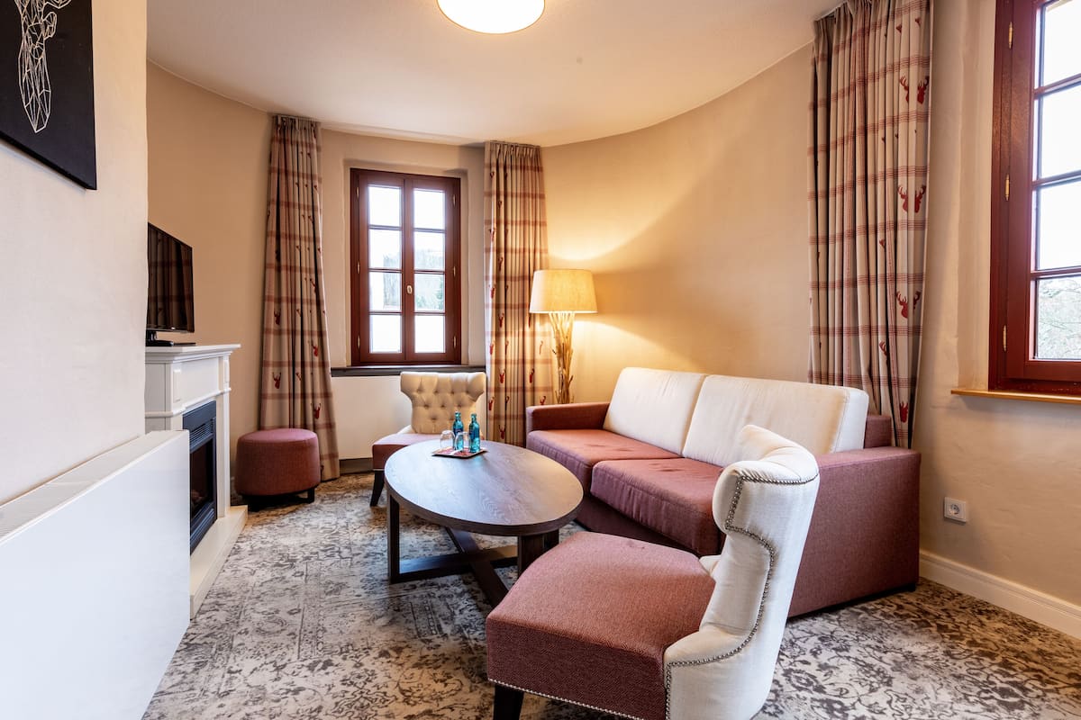 comfort double or twin room | hypo-allergenic bedding, individually decorated, desk, laptop workspace