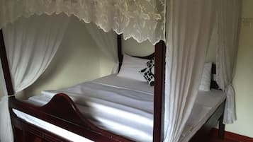 4 bedrooms, in-room safe, desk, iron/ironing board