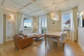 Flat-screen TV - Villa Vitae (Castiglione Falletto)