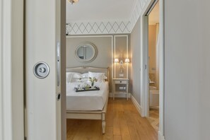 1 Schlafzimmer, hochwertige Bettwaren, Daunenbettdecken