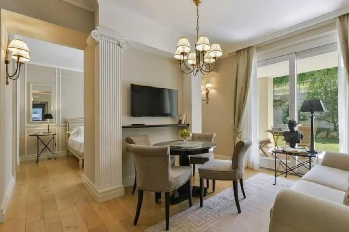 1 bedroom, premium bedding, down comforters, pillowtop beds