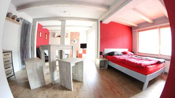 Premium bedding, minibar, individually decorated, individually furnished