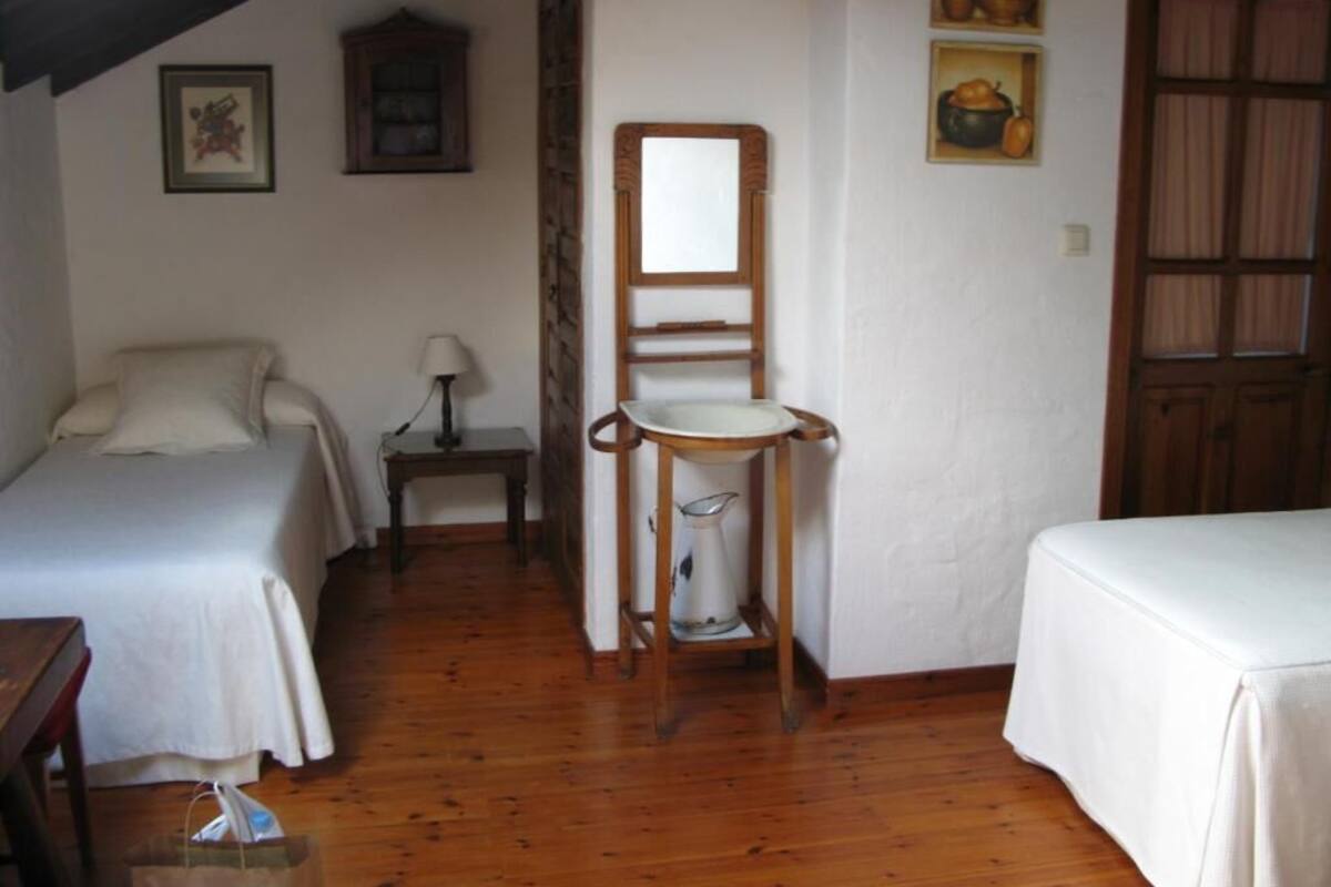Premium bedding, desk, free WiFi