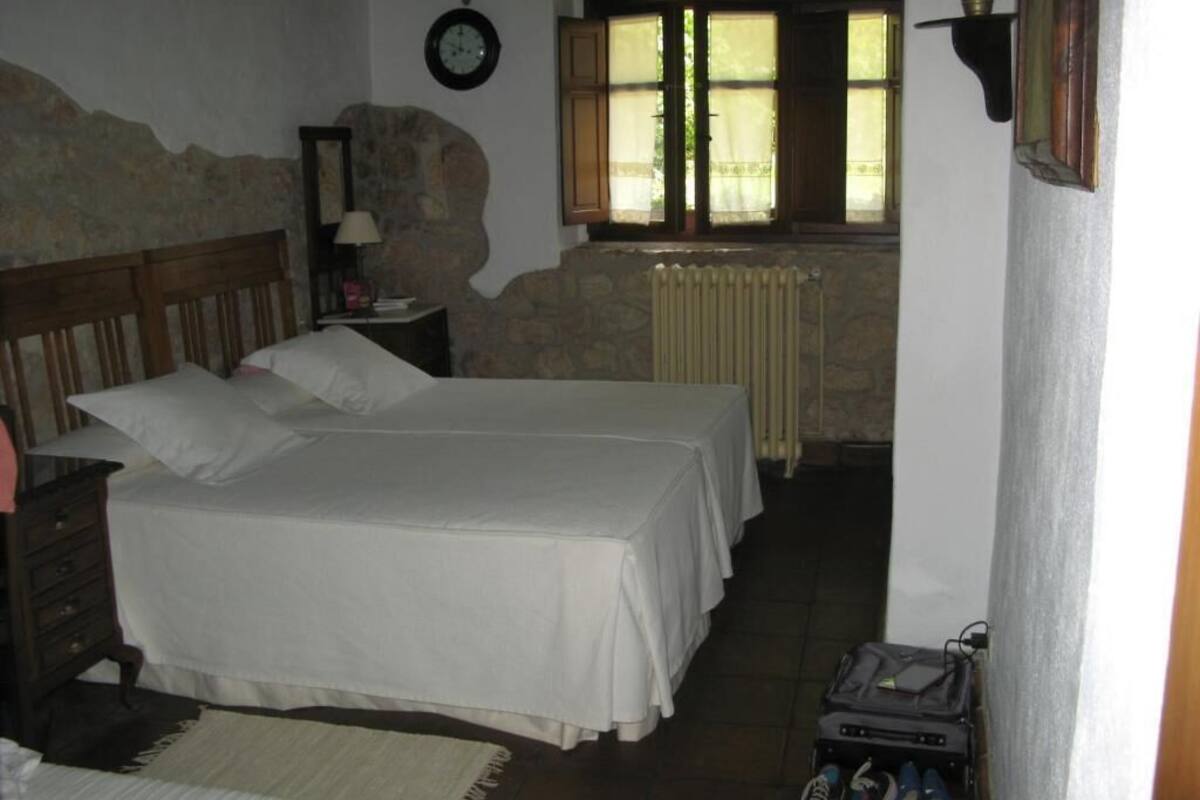 Premium bedding, desk, free WiFi