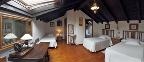 Premium bedding, desk, free WiFi