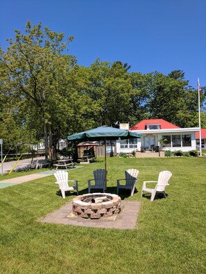 Vista frontal de la propiedad