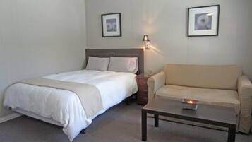 Estudio, 1 cama Queen size y sofá cama, cocineta, frente al mar | Decoración personalizada, wifi gratis y ropa de cama