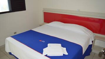 Roupas de cama premium, frigobar, cofres nos quartos, escrivaninha