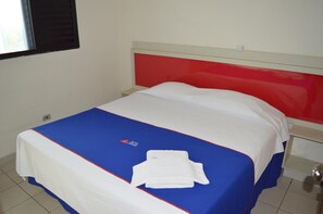 Premium bedding, minibar, in-room safe, desk - Hotel Rota do Pantanal (Presidente Prudente)