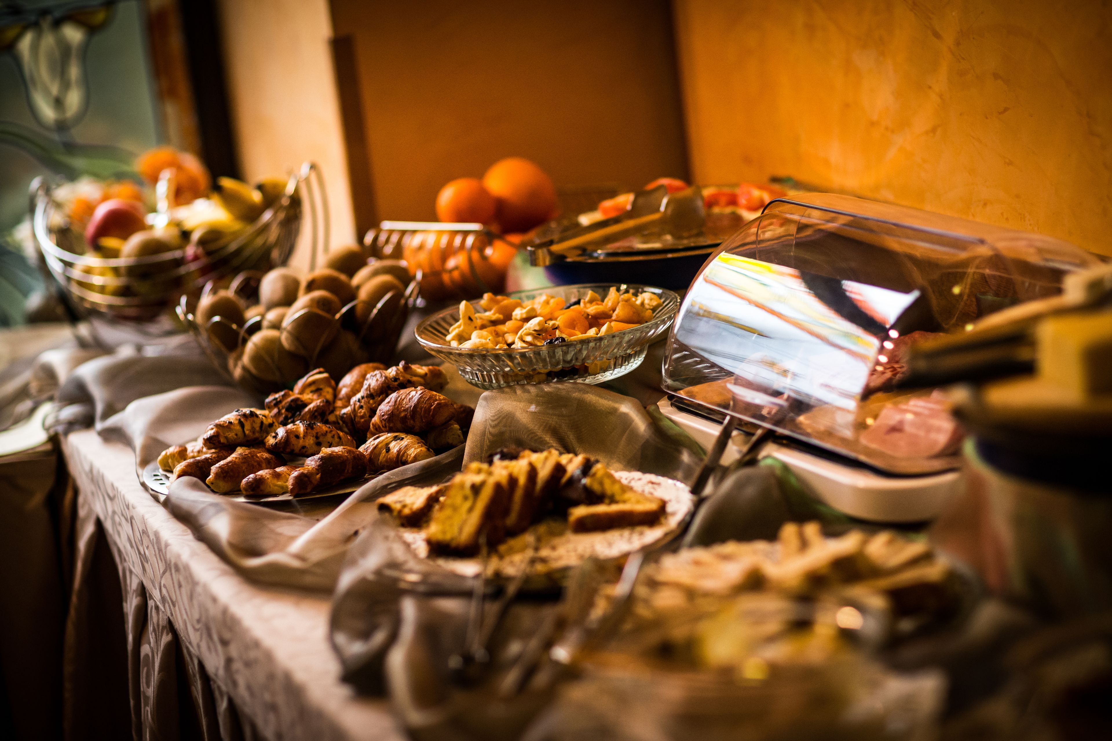 daily buffet breakfast (ron 37 per person)