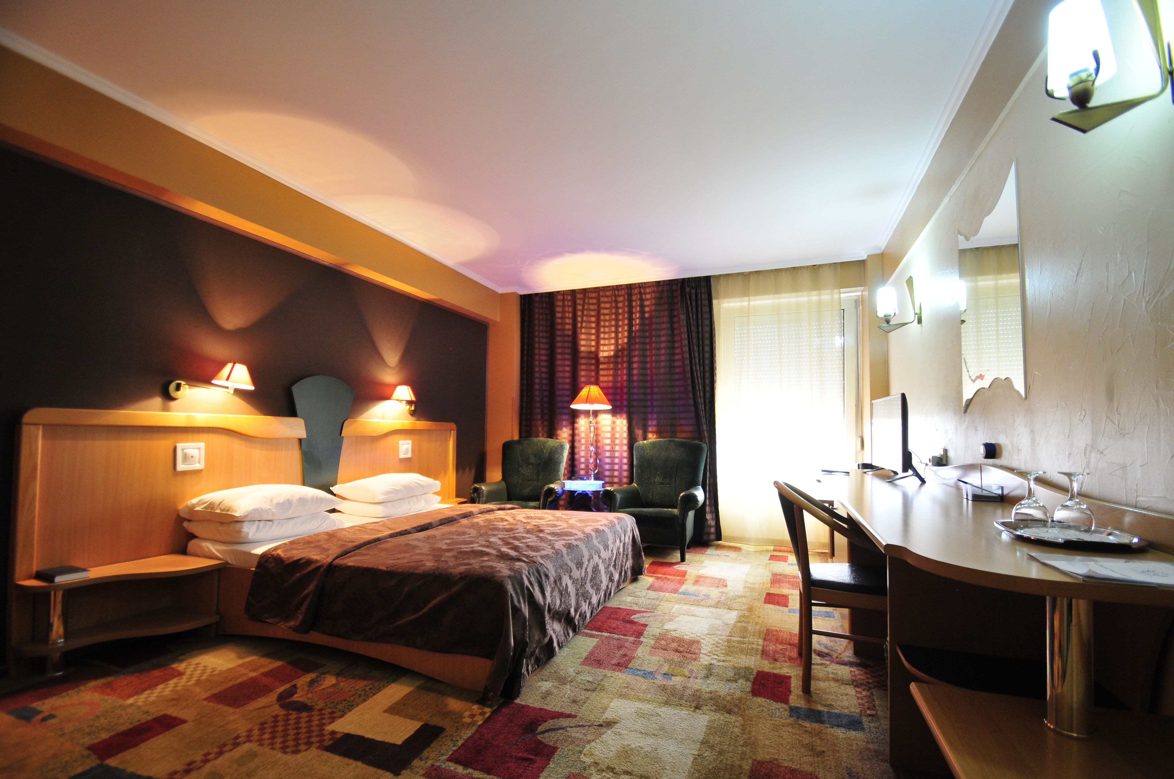 business double or twin room, 1 double bed | minibar, desk, soundproofing, free wifi