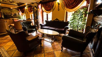 Coin salon dans le hall