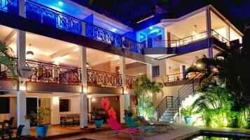 Façade de lâhĂ©bergement - soirĂ©e/nuit