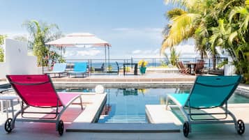 AuĂenpool, LiegestĂŒhle