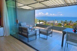Grande chambre Deluxe 1 avec grande vue sur mer | Terraço/pátio