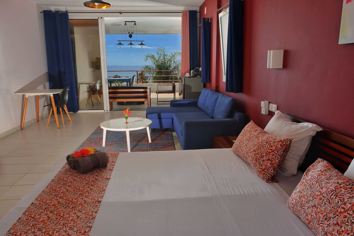 Big Panoramic Suite with Sea,Garden and Pool view | Room amenity