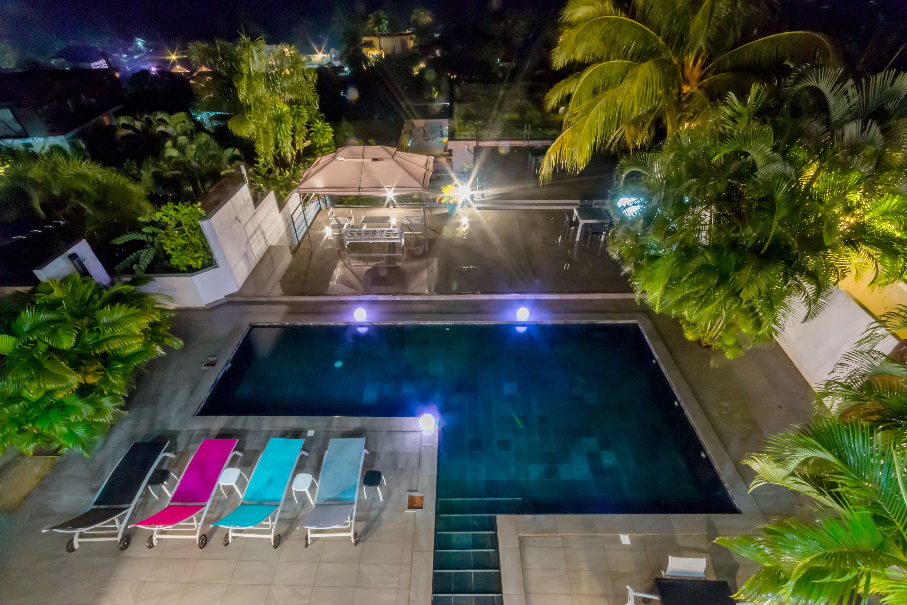 Außenpool, Liegestühle