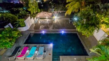 Außenpool, Liegestühle