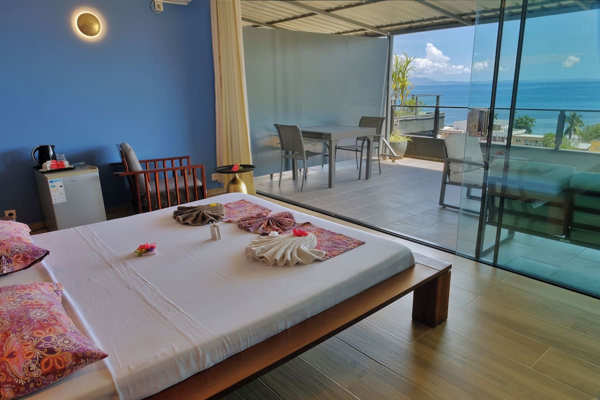 Grande chambre Deluxe 2 avec grande vue sur mer | Pillowtop beds, minibar, in-room safe, individually furnished