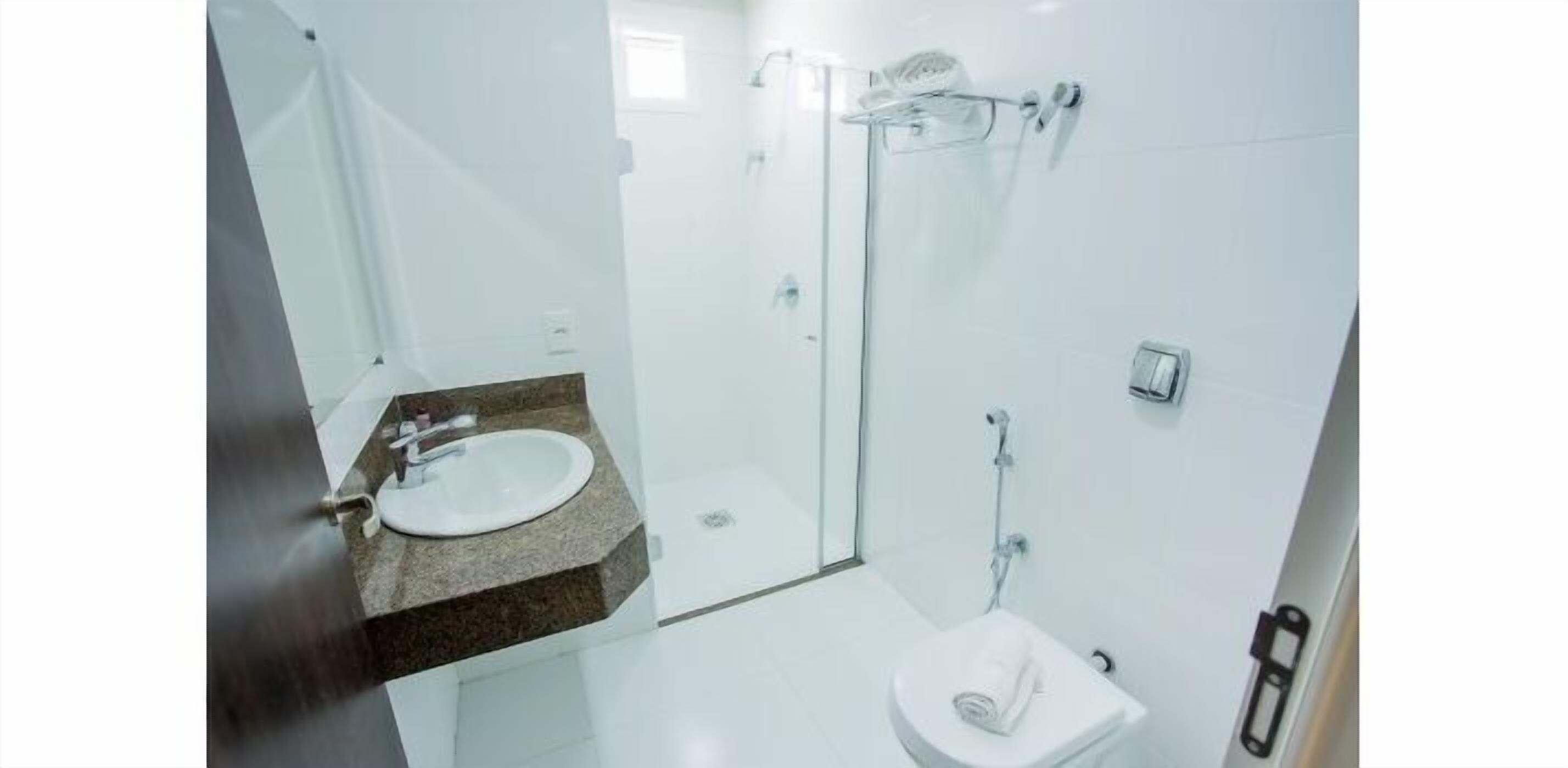 shower, free toiletries, towels