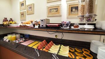Café da manhã com buffet grátis todos os dias