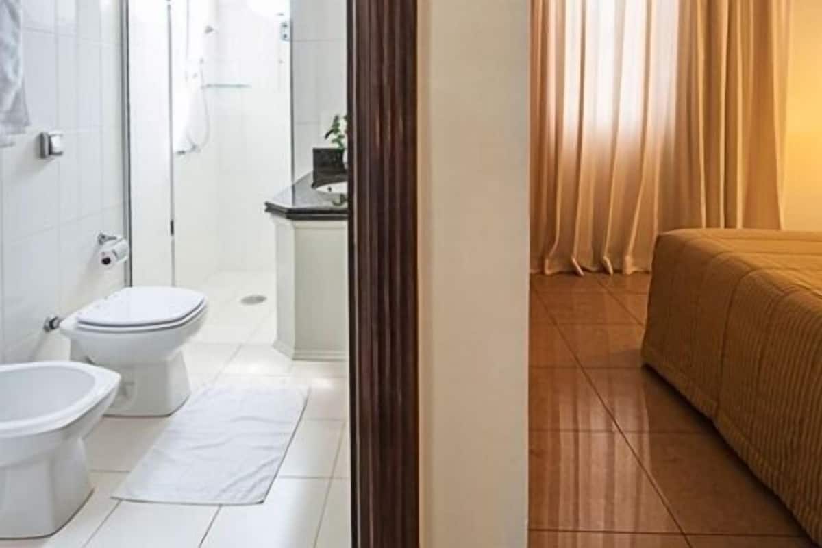 suite | bathroom | shower, free toiletries, towels