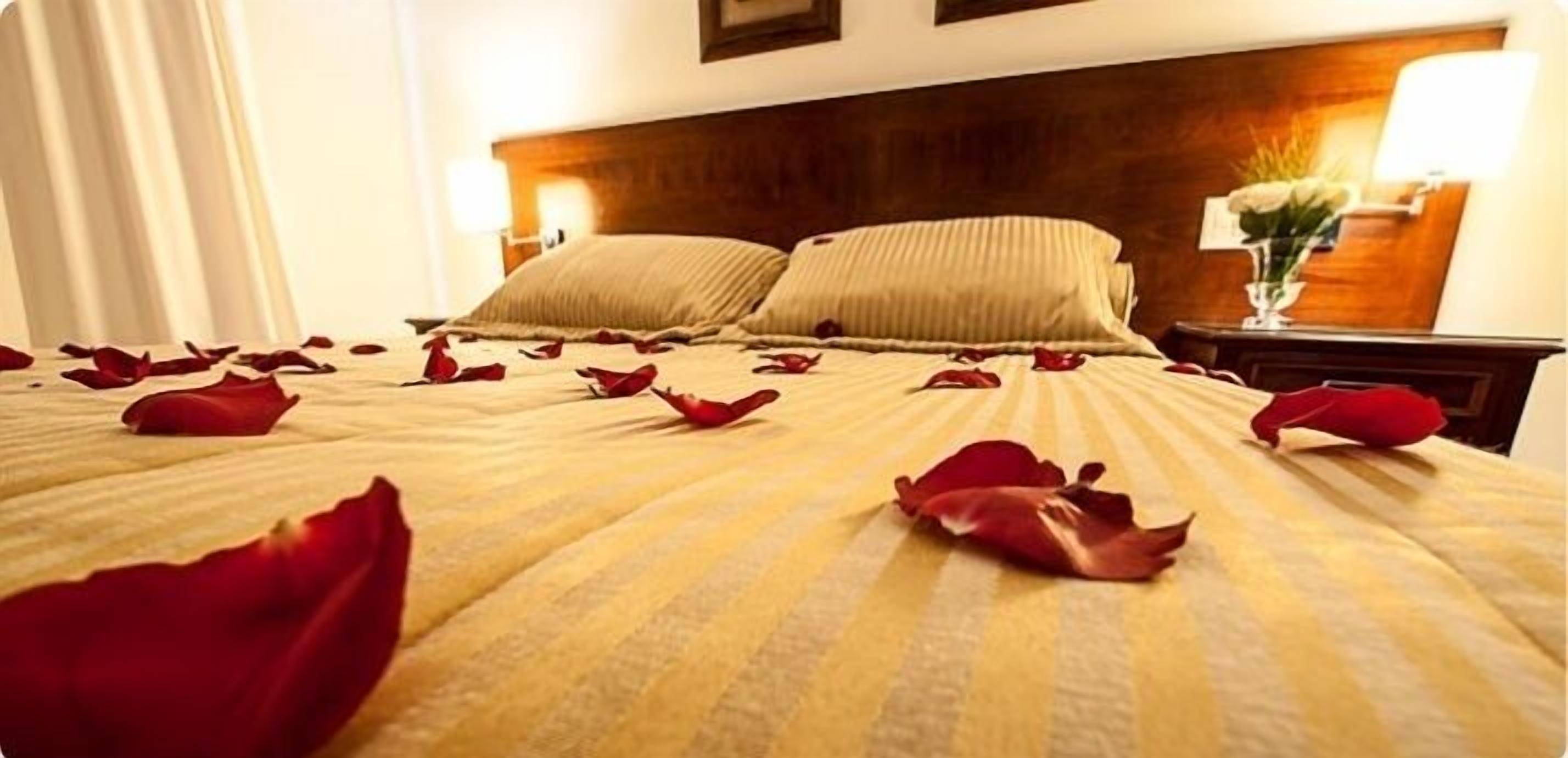 suite | minibar, in-room safe, desk, blackout curtains