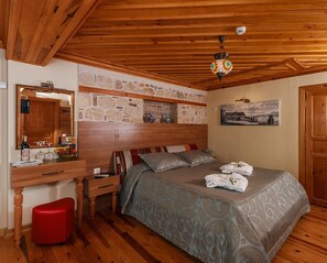 In-room safe, desk, rollaway beds, free WiFi - Goodman Hotel Bistro (Antalya)