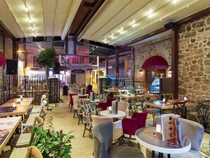 Café da manhã, almoço e jantar