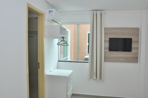 Draps en coton égyptien, bureau, fer et planche à repasser