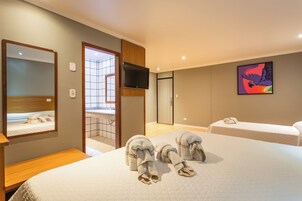 Premium Room | Minibar, in-room safe, desk, blackout drapes