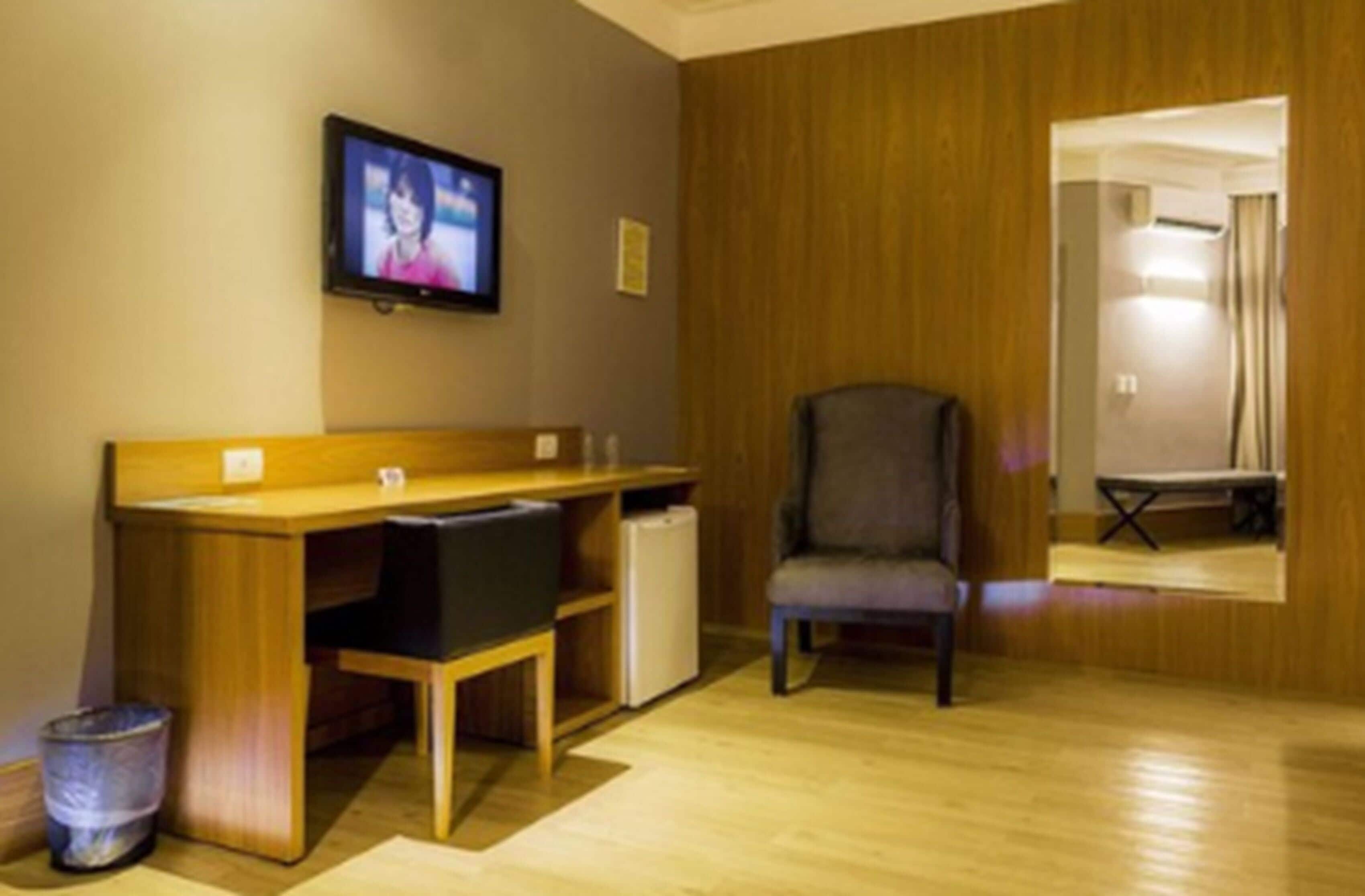 suite (master) | minibar, in-room safe, desk, blackout curtains