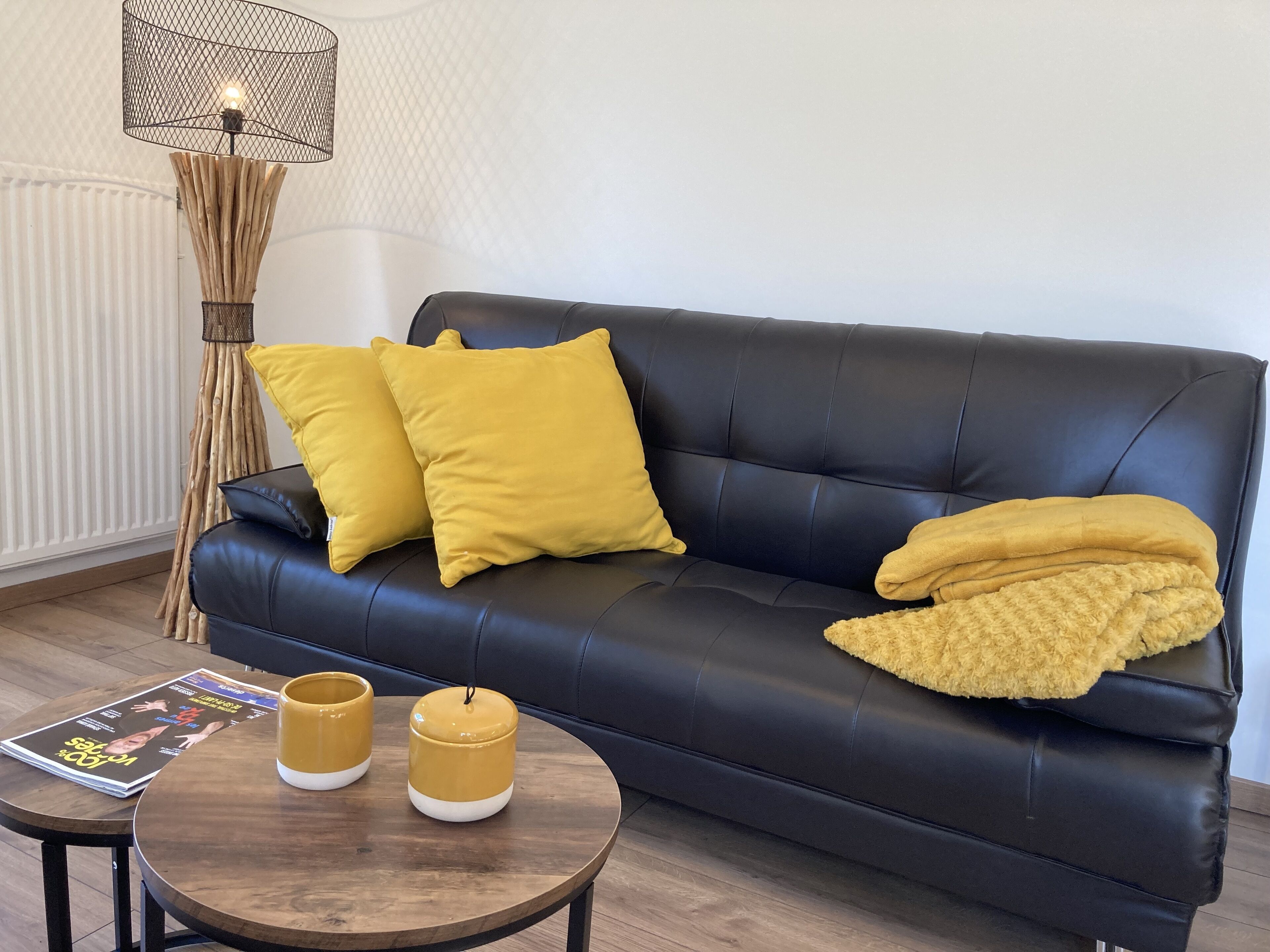 family apartment, 2 bedrooms, hot tub | living area | 95-cm flat-screen tv with cable channels, tv