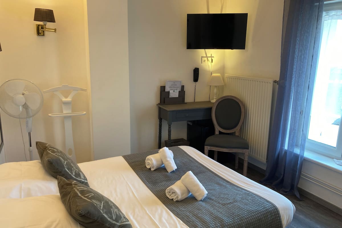 Standard dubbelrum - 1 dubbelsäng | 1 sovrum, minibar, individuell inredning och unika möbler